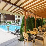 Garden Of Eden Ground Floor With Pool And Sea View Apartmán *