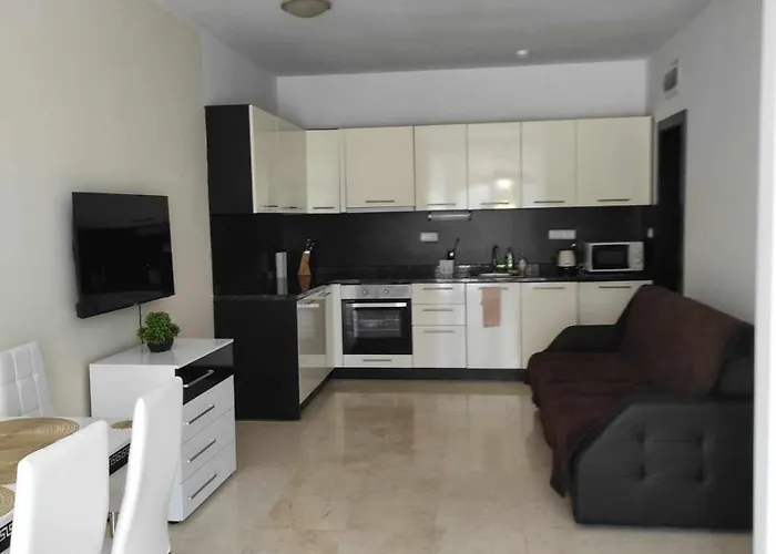 Garden Of Eden Ground Floor With Pool And Sea View Lägenhet